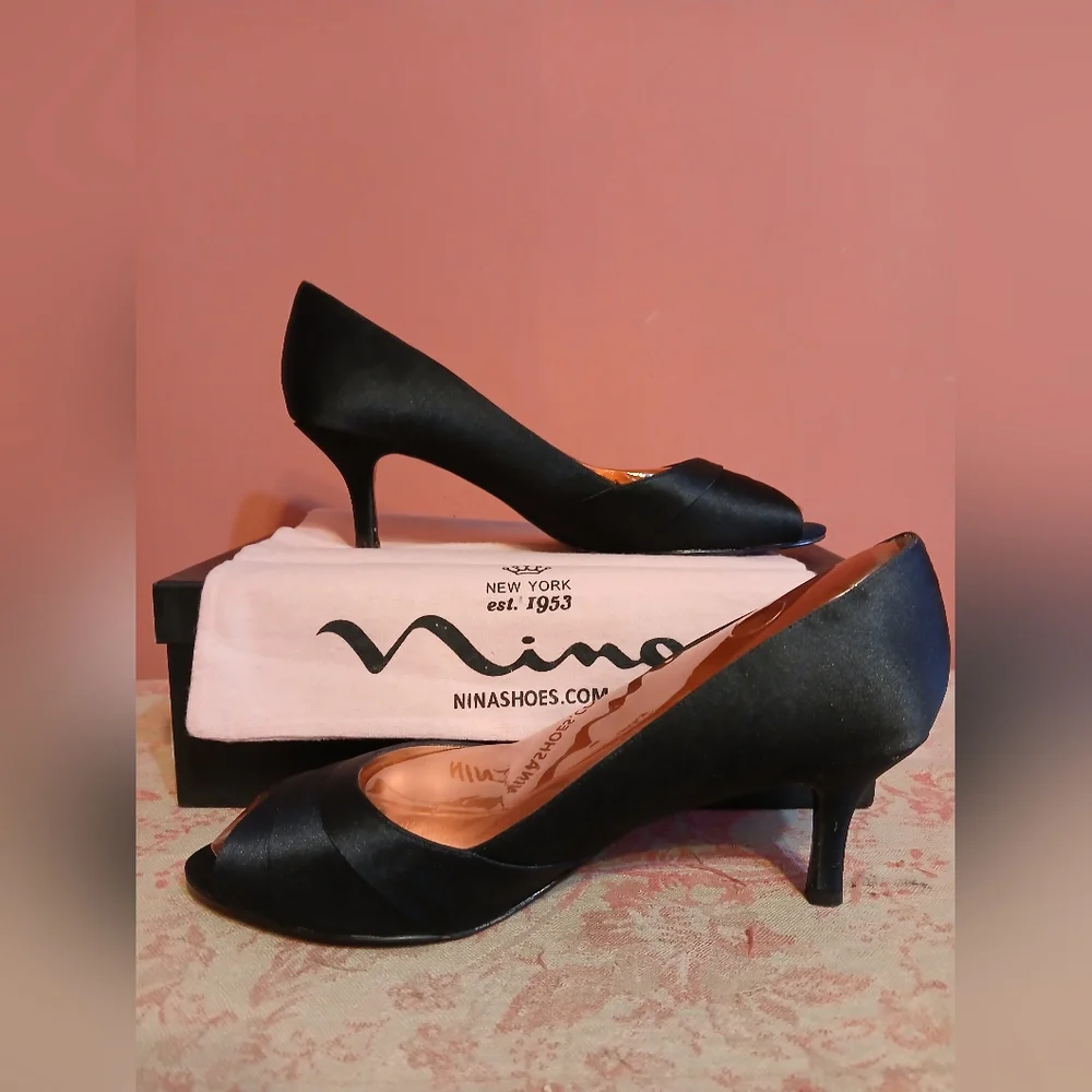 ✨️Nina 'Criana' vintage black satin pump - 39/9m - Picture 2 of 5
